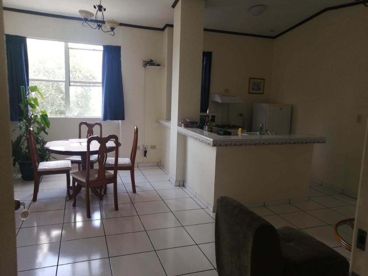 Hotel Villa Serena San Benito サンサルバドル エクステリア 写真
