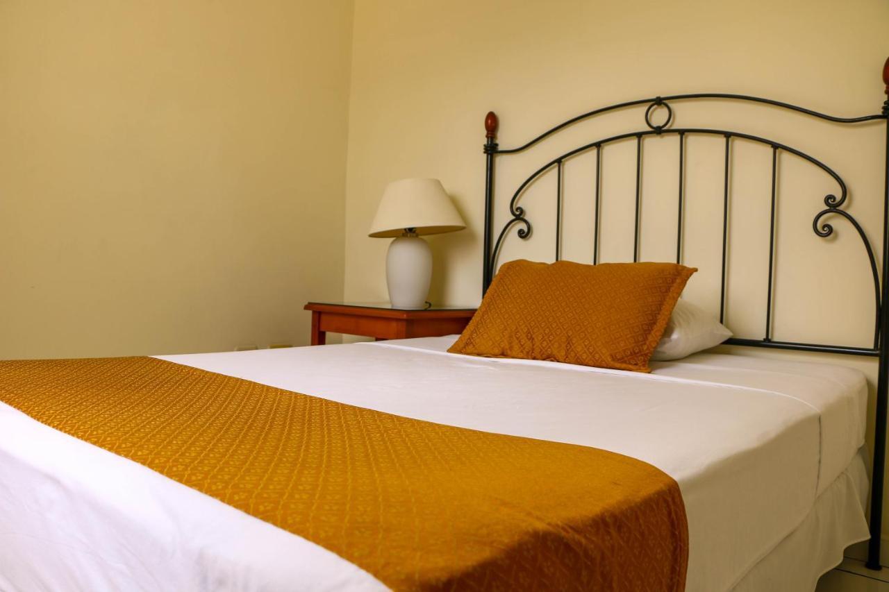 Hotel Villa Serena San Benito サンサルバドル エクステリア 写真