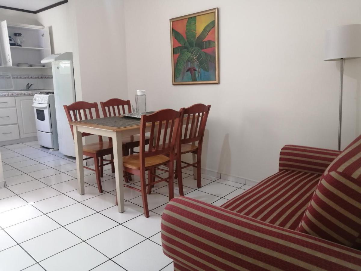 Hotel Villa Serena San Benito サンサルバドル エクステリア 写真