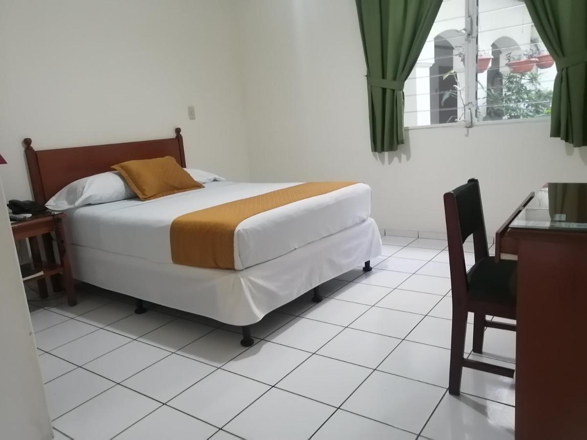 Hotel Villa Serena San Benito サンサルバドル エクステリア 写真
