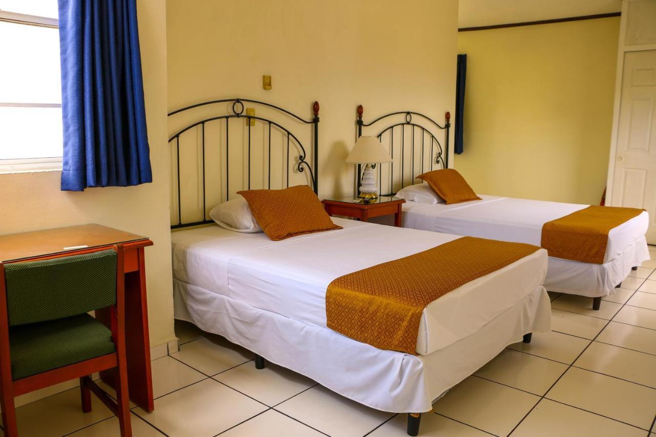 Hotel Villa Serena San Benito サンサルバドル エクステリア 写真