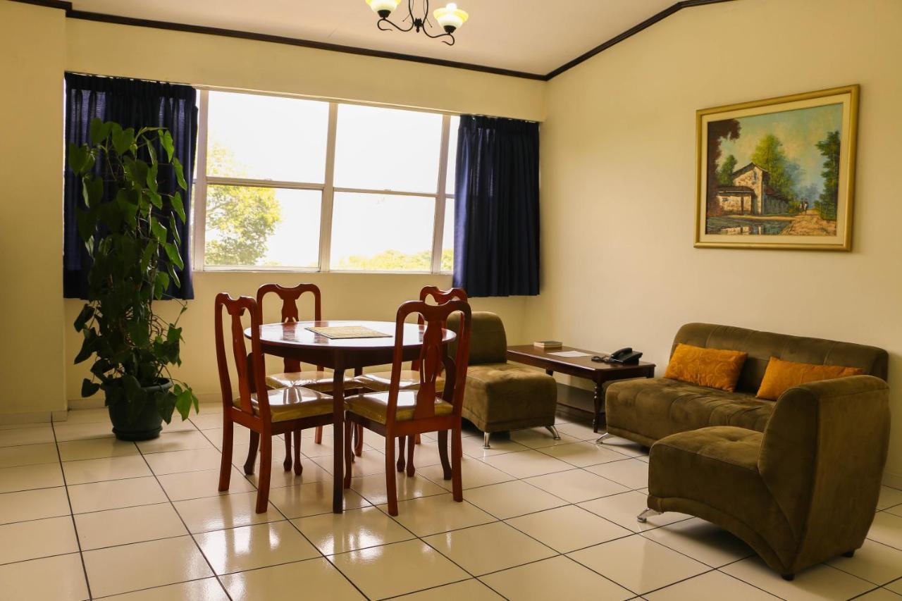 Hotel Villa Serena San Benito サンサルバドル エクステリア 写真