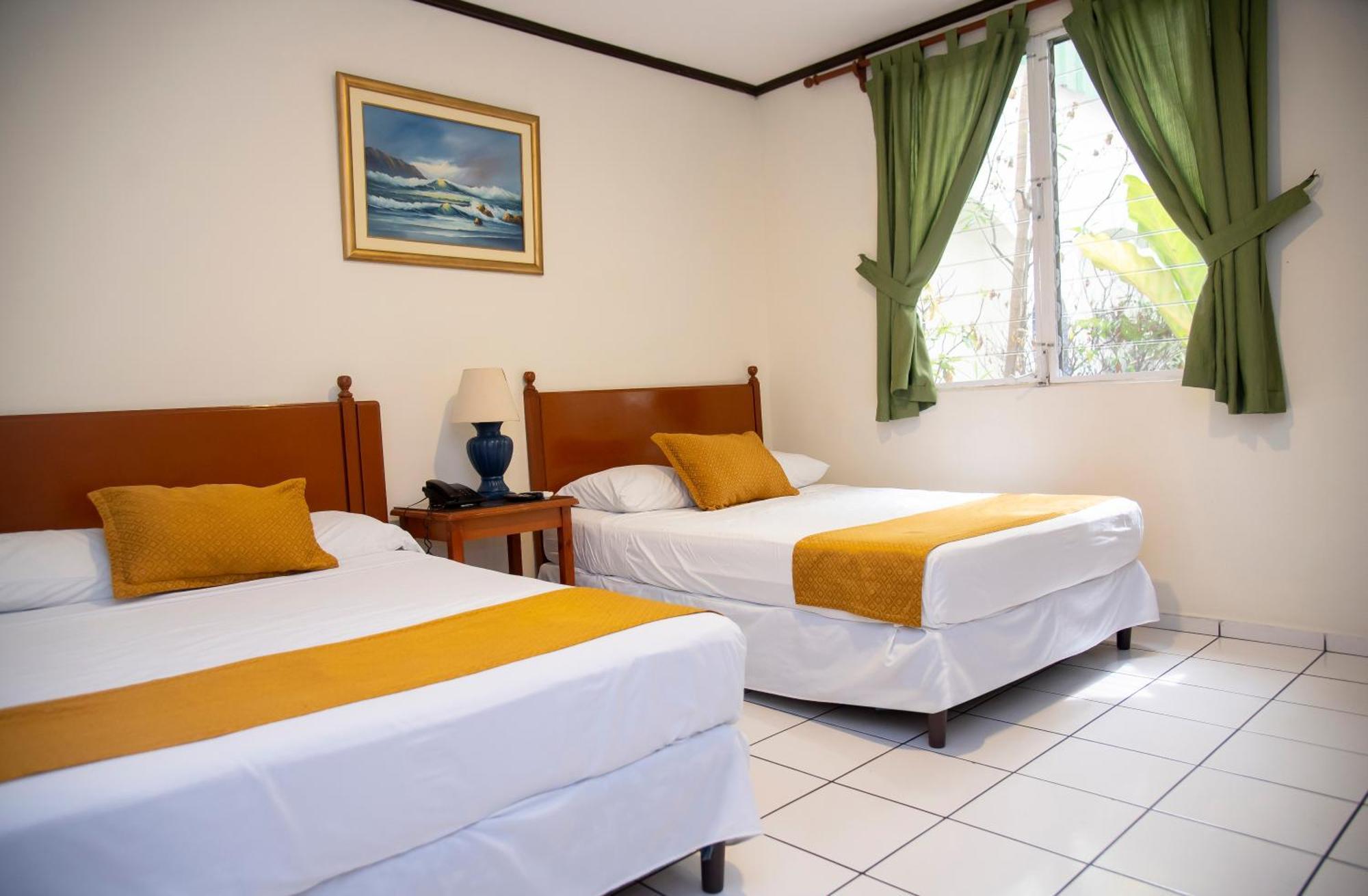 Hotel Villa Serena San Benito サンサルバドル エクステリア 写真