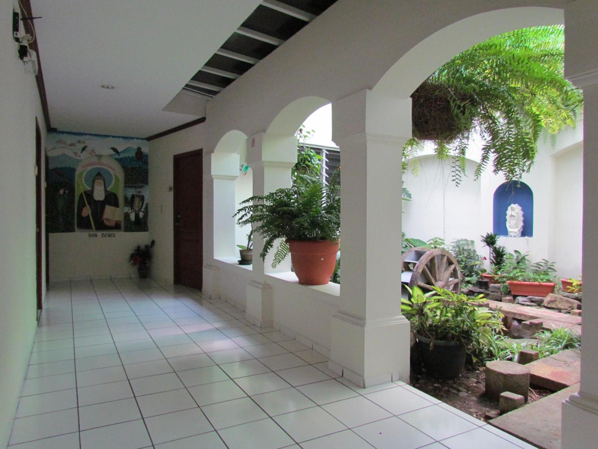 Hotel Villa Serena San Benito サンサルバドル エクステリア 写真