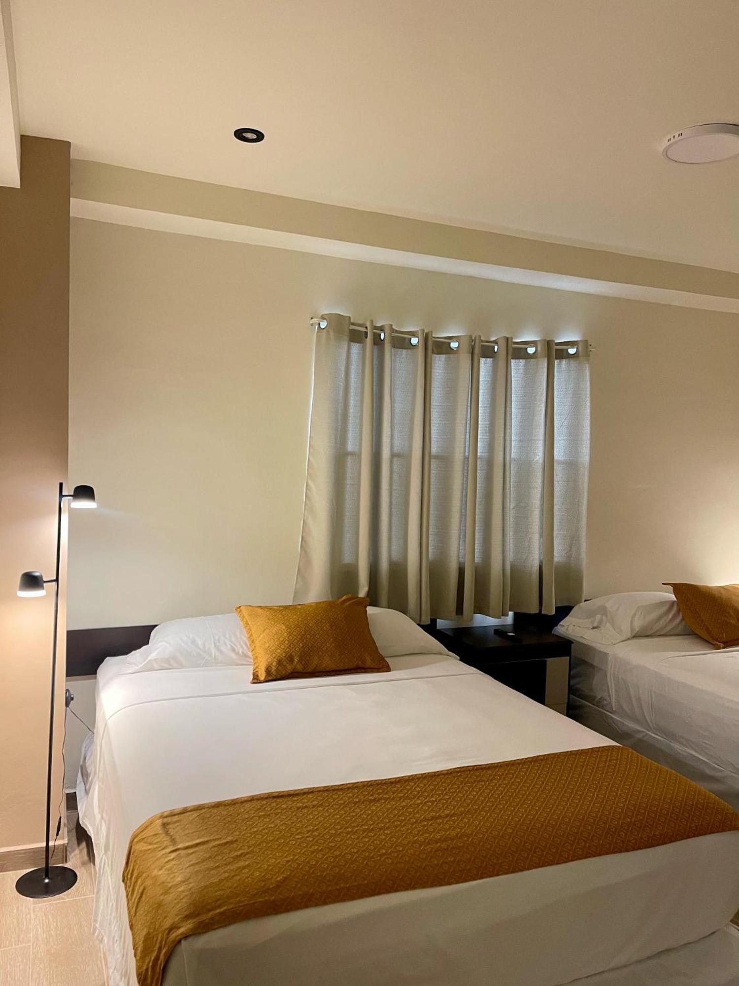 Hotel Villa Serena San Benito サンサルバドル エクステリア 写真