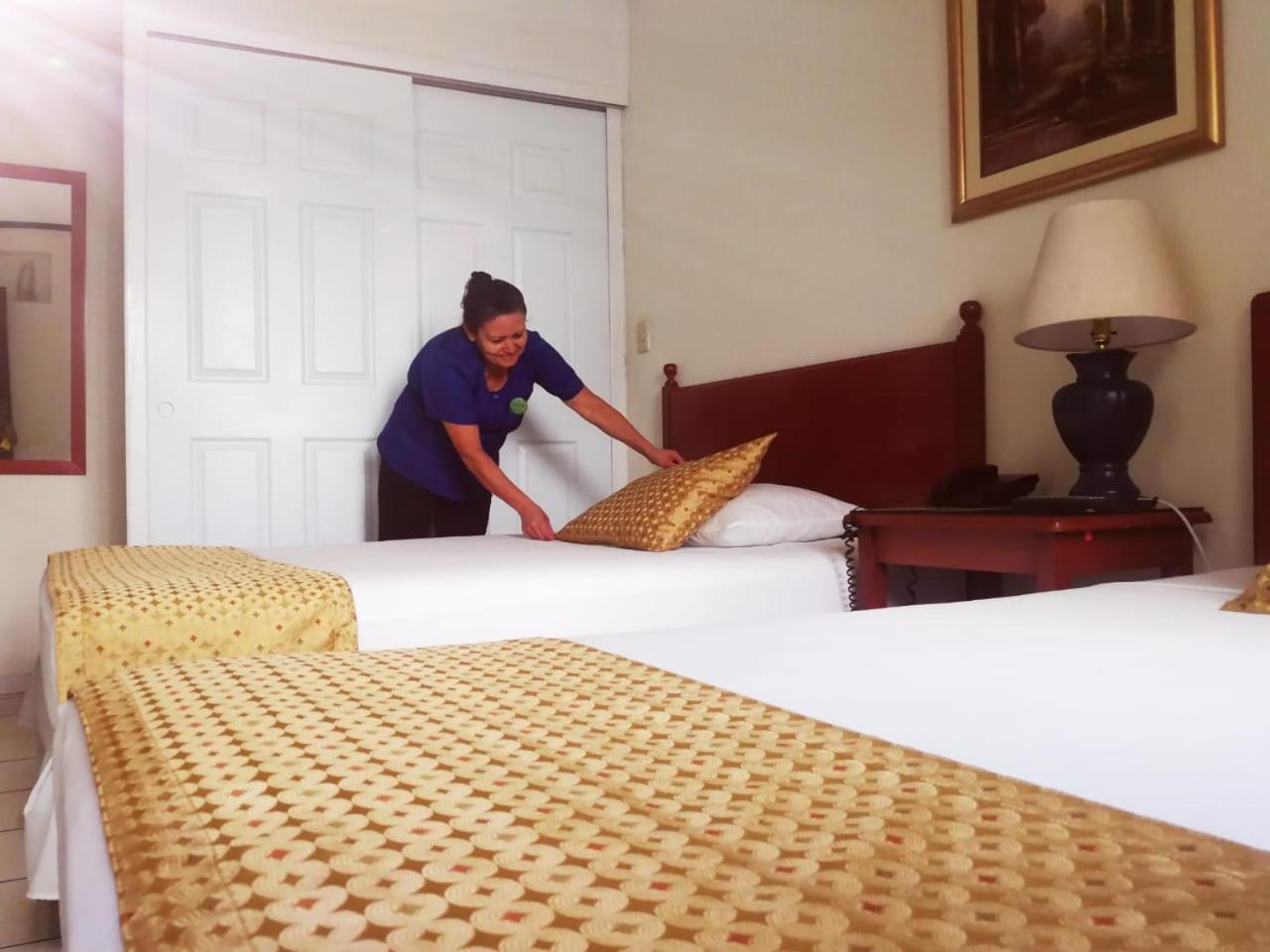 Hotel Villa Serena San Benito サンサルバドル エクステリア 写真